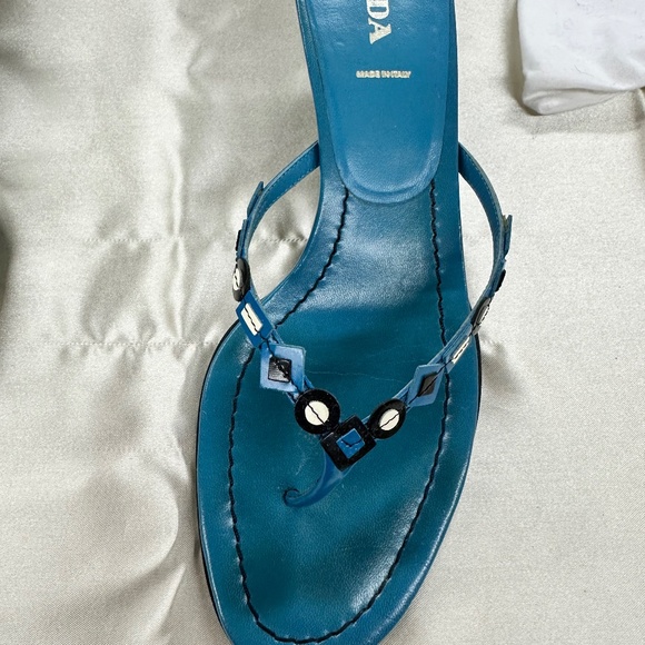 Prada sandles - Picture 4 of 7